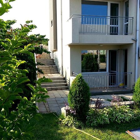 Menada Butterfly Apartment สวิติ วลัส ภายนอก รูปภาพ