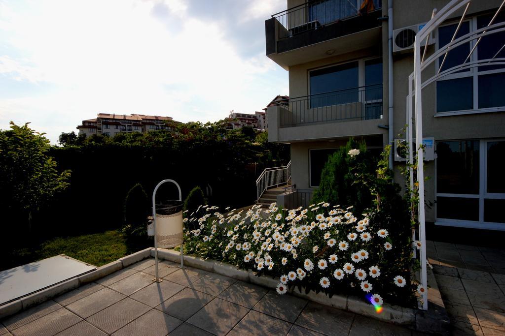 Menada Butterfly Apartment สวิติ วลัส ภายนอก รูปภาพ