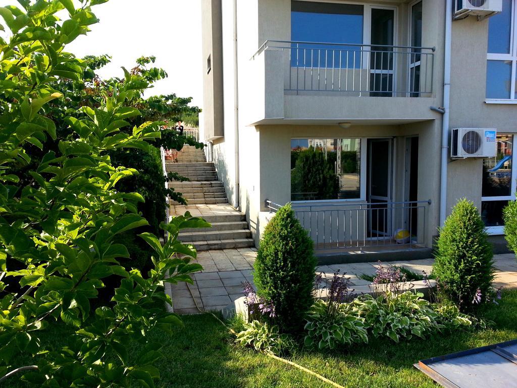 Menada Butterfly Apartment สวิติ วลัส ภายนอก รูปภาพ