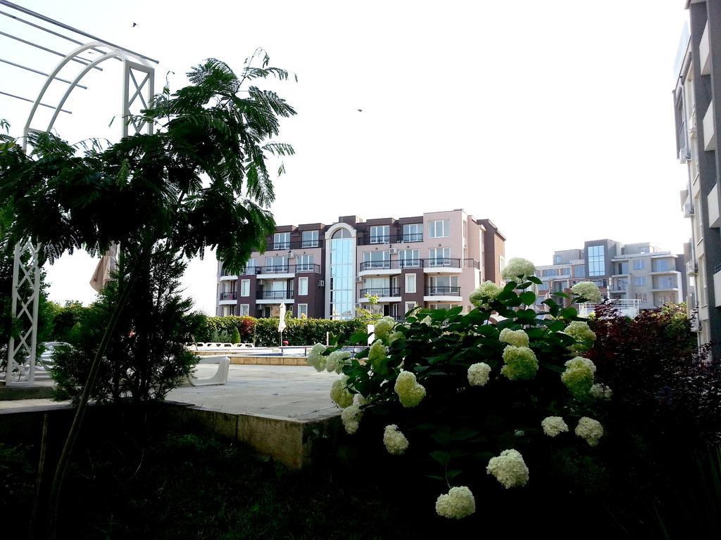 Menada Butterfly Apartment สวิติ วลัส ภายนอก รูปภาพ