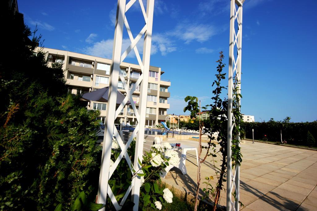 Menada Butterfly Apartment สวิติ วลัส ภายนอก รูปภาพ