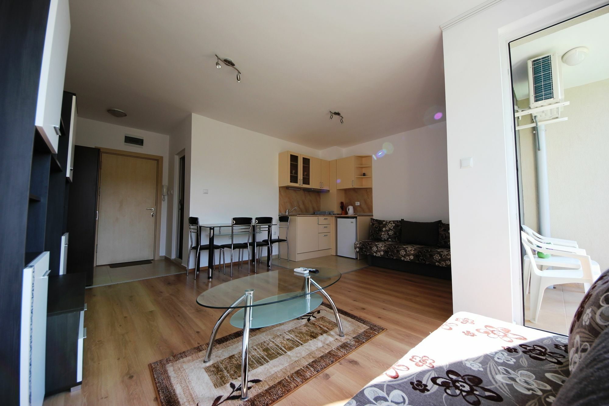 Menada Butterfly Apartment สวิติ วลัส ภายนอก รูปภาพ